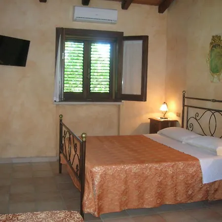 Agriturismo Chicchirichi Farm stay *